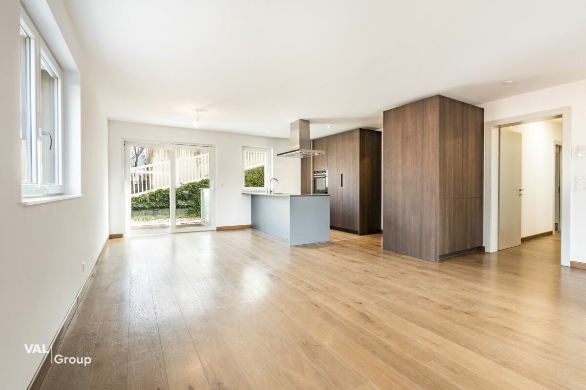 Spacieux appartement, dans maison de deux habitations