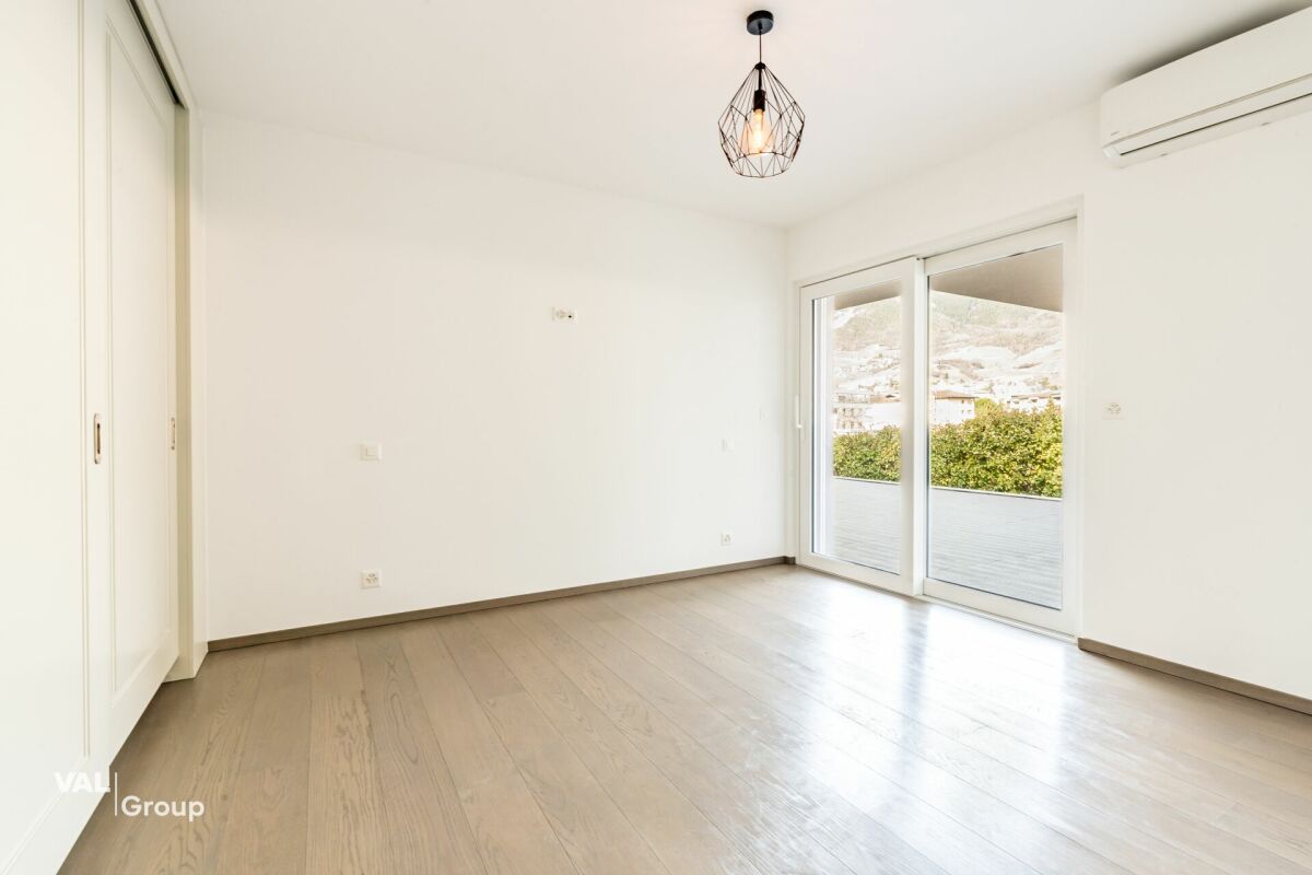 Spacieux appartement, dans maison de deux habitations