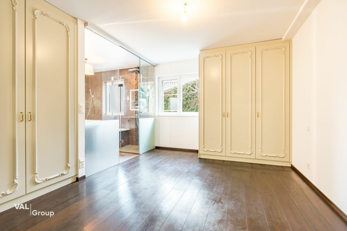 Spacieux appartement, dans maison de deux habitations
