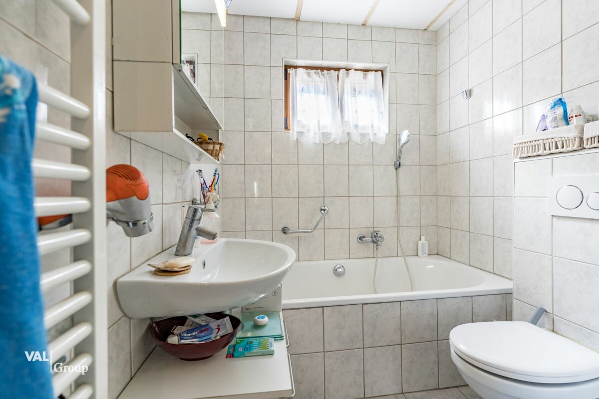 Charmant petit chalet avec spacieux jardin, en plein coeur du village