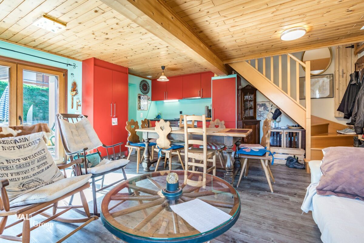 Charmant petit chalet avec spacieux jardin, en plein coeur du village