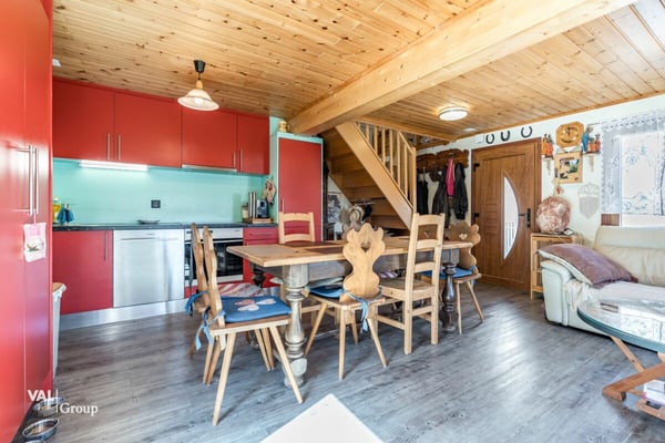 Charmant petit chalet avec spacieux jardin, en plein coeur du village 3