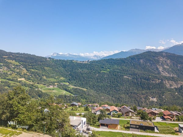 Lumière, cadre paisible et vue imprenable pour ce projet Minergie-P 6