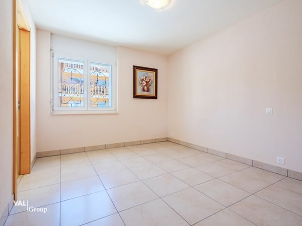 Résidence de 3 généreux logements 13