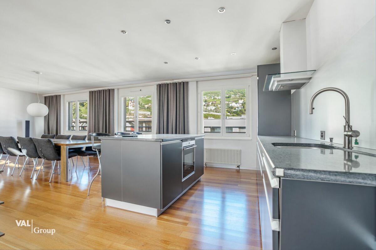 Attique en duplex avec terrasse sur le toit, au coeur de la ville