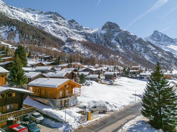 Charmant chalet aux élégances alpines dans un décor à couper le souffle 10