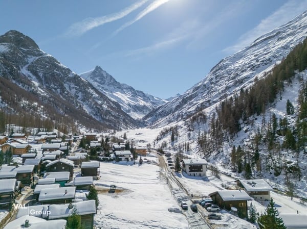 Charmant chalet aux élégances alpines dans un décor à couper le souffle 11