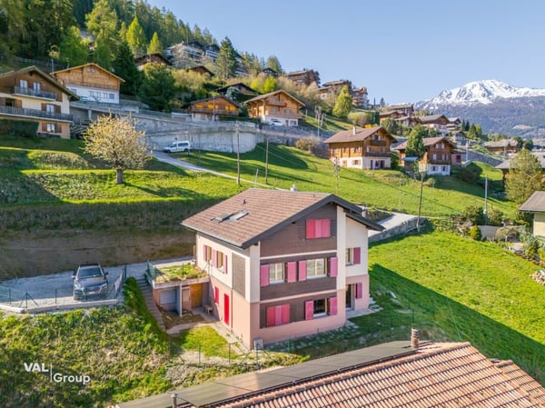 L'esprit chalet revisité dans un superbe 5 pièces 12