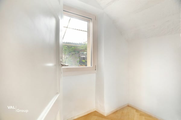 Wohnen mit Charakter - hochwertig umgebaute Wohnung im Herzen von Visp 8