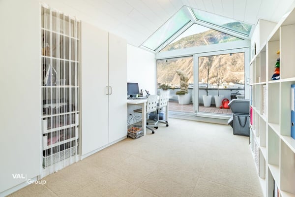 Exklusive 4,5-Zimmer-Attikawohnung mit Lift direkt in die Wohnung und grosser Panoramaterrasse in Visp 9