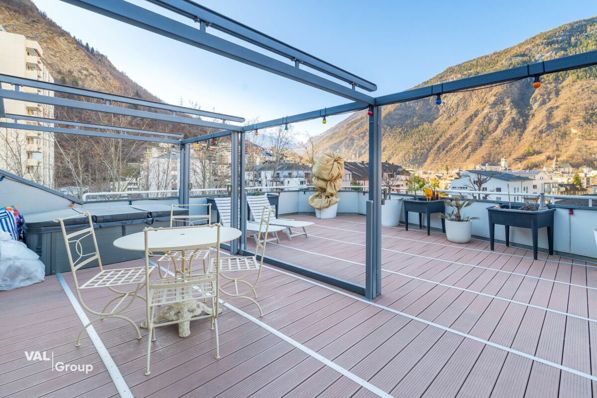 Exklusive 4,5-Zimmer-Attikawohnung mit Lift direkt in die Wohnung und grosser Panoramaterrasse in Visp