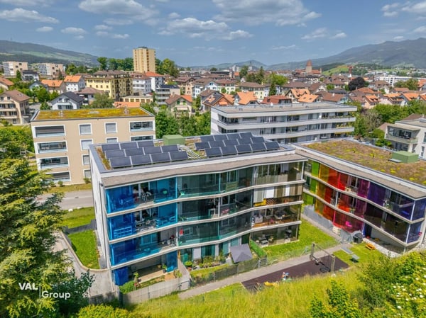 Lumineux 2.5 pièces avec spacieuse loggia dans un environnement privilégié 9