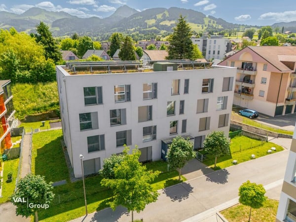Lumineux 2.5 pièces avec spacieuse loggia dans un environnement privilégié 8