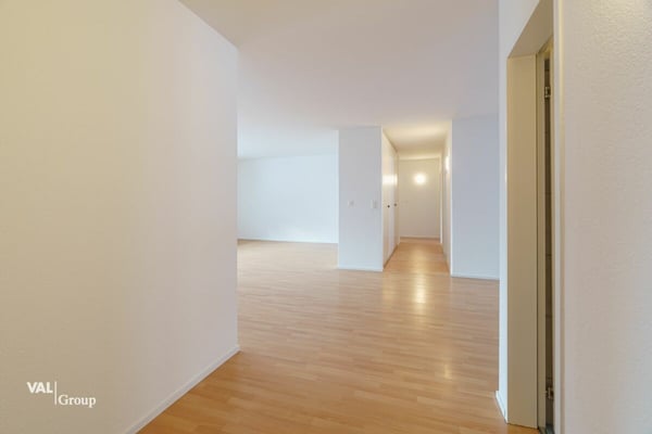 Lichtdurchflutete Wohnung mit Talsicht in familienfreundlichem Quartier 7