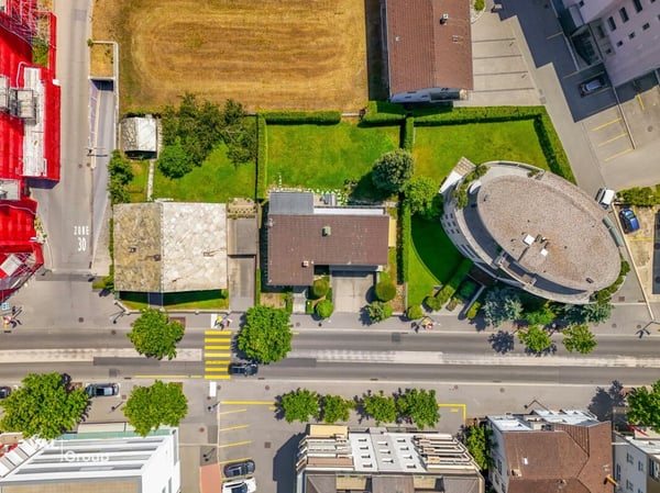 Seltene Gelegenheit: viel Raum, grosser Garten, zentrale Lage mit Gewerbeoption 32