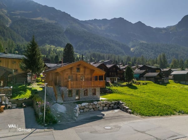 Charmant chalet aux élégances alpines dans un décor à couper le souffle 11