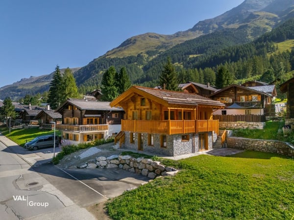 Charmant chalet aux élégances alpines dans un décor à couper le souffle 2