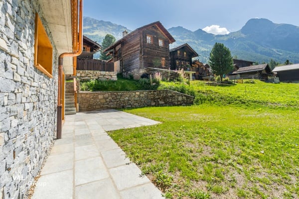 Charmant chalet aux élégances alpines dans un décor à couper le souffle 10