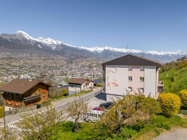 Joli potentiel pour cet appartement situé à 7 min. de Sion 9
