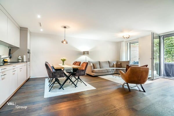 Attraktive 2.5-Zimmer-Wohnung mit grosser Terrasse an zentraler Lage in Bülach 1