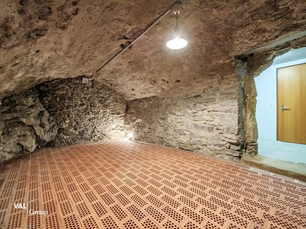 Kernsaniertes Walliserhaus im alten Dorfkern von Leuk 11