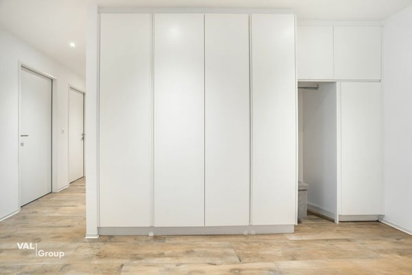 Neuwertige, helle Wohnung mit grosszügiger privater Grünfläche 10