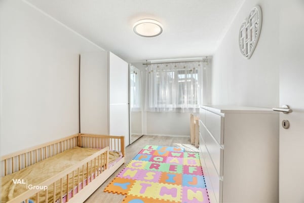 Neuwertige, helle Wohnung mit grosszügiger privater Grünfläche 7