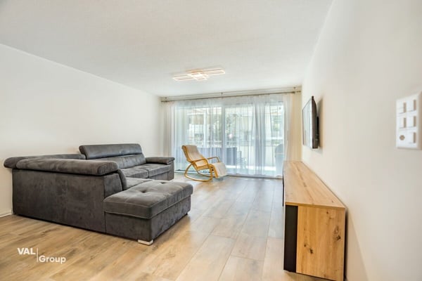 Neuwertige, helle Wohnung mit grosszügiger privater Grünfläche 5