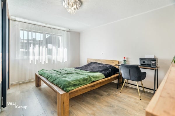 Neuwertige, helle Wohnung mit grosszügiger privater Grünfläche 6