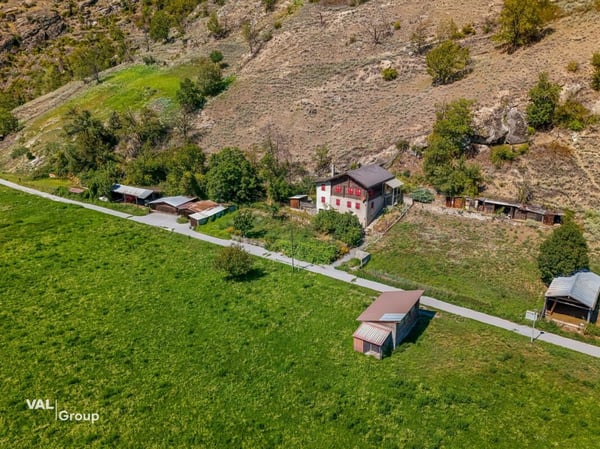 Baulandreserve mit Entwicklungspotenzial - Wohnhaus in Lalden 2