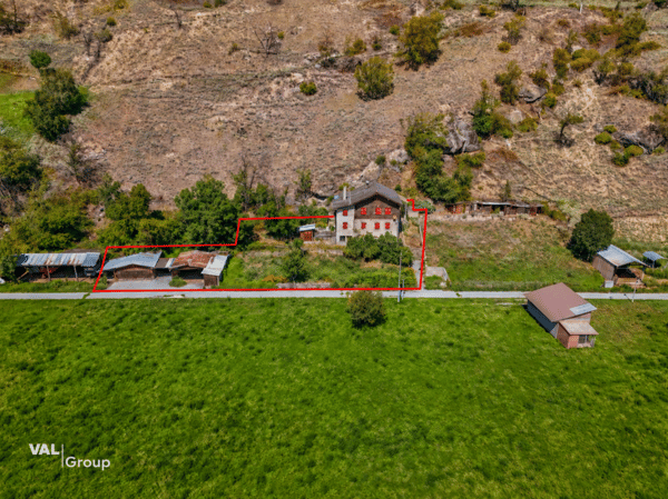 Baulandreserve mit Entwicklungspotenzial - Wohnhaus in Lalden 1