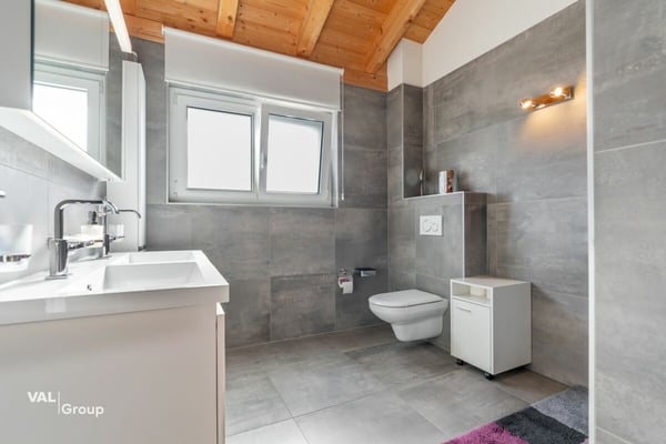 Superbe attique 3.5 pièces à Fully - charme, lumière et qualité de vie 9