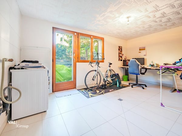 Magnifique villa avec jardin, offrant une configuration idéale pour deux unités 11