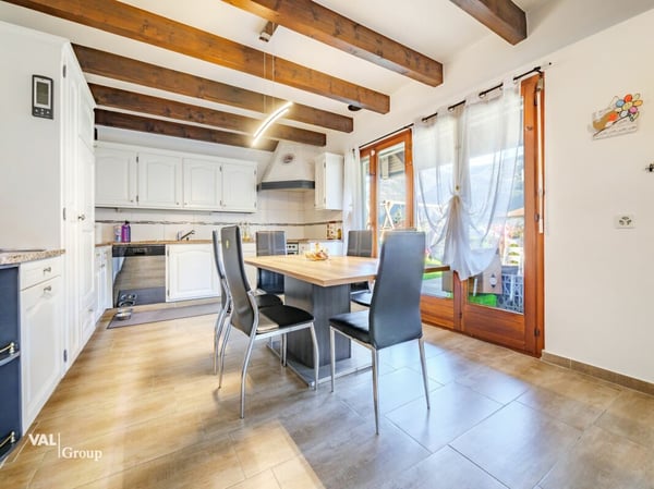 Magnifique villa avec jardin, offrant une configuration idéale pour deux unités 5