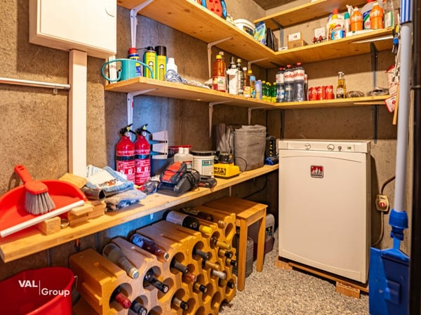 Seltenes Bijou über dem Rhonetal: Off-Grid-Chalet mit Traumaussicht 10