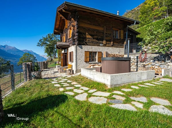 Seltenes Bijou über dem Rhonetal: Off-Grid-Chalet mit Traumaussicht 19