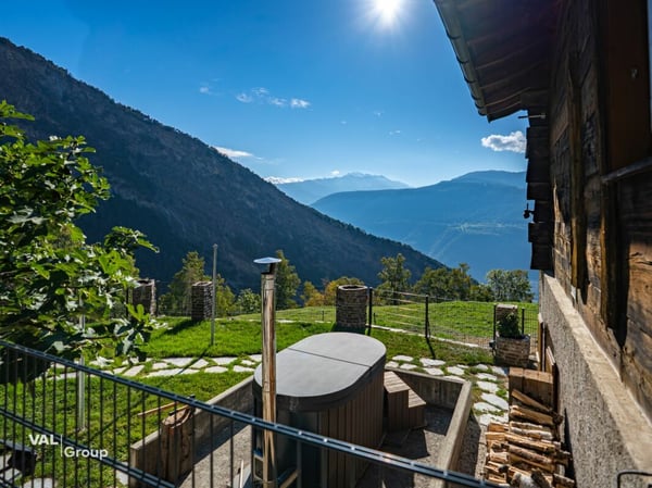 Seltenes Bijou über dem Rhonetal: Off-Grid-Chalet mit Traumaussicht 14