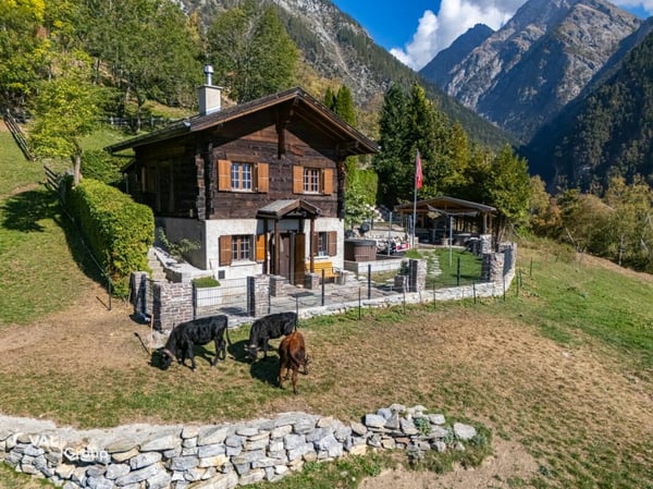 Seltenes Bijou über dem Rhonetal: Off-Grid-Chalet mit Traumaussicht 20