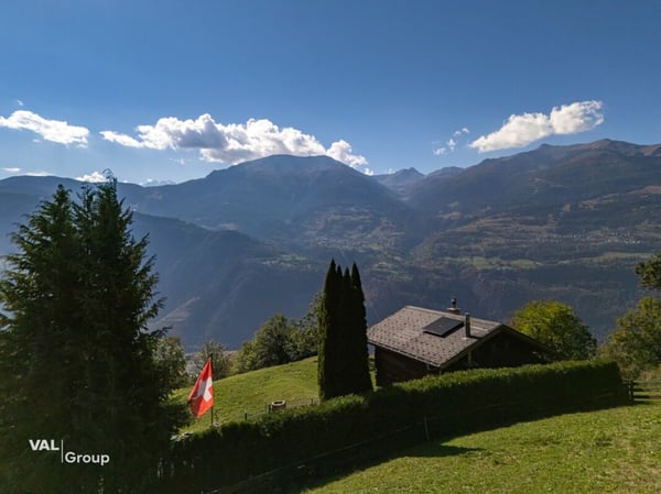 Seltenes Bijou über dem Rhonetal: Off-Grid-Chalet mit Traumaussicht 15