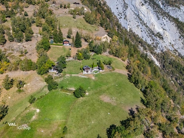 Seltenes Bijou über dem Rhonetal: Off-Grid-Chalet mit Traumaussicht 22
