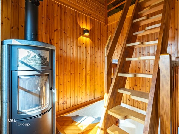 Seltenes Bijou über dem Rhonetal: Off-Grid-Chalet mit Traumaussicht 8