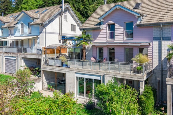 Familienfreundliches Doppeleinfamilienhaus zu verkaufen