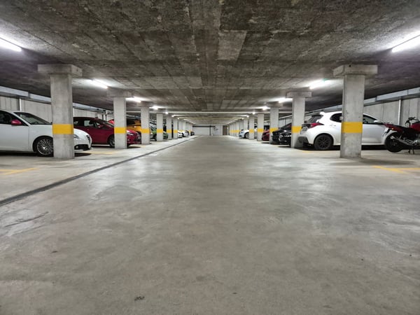 Einstellhallenplatz / Aussenparkplatz / Carport (gedeckt) zu vermieten 1