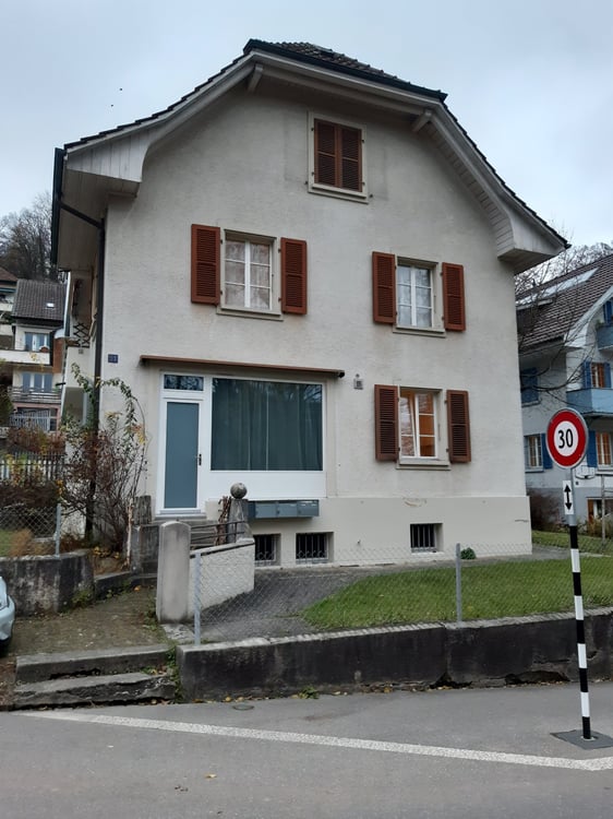 Charmante 2.5-Zimmer-Wohnung mit Balkon 9