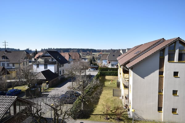 Helle 6.5-Zimmer-Wohnung mit 2 Balkonen in Lyssach – ab Juli 2026 verfügbar 1
