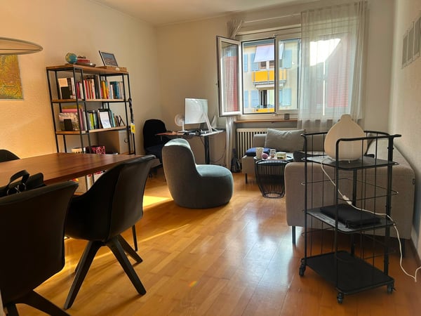 Charmante 2-Zimmer-Altbauwohnung mit Balkon an zentralster Lage in Bern 8