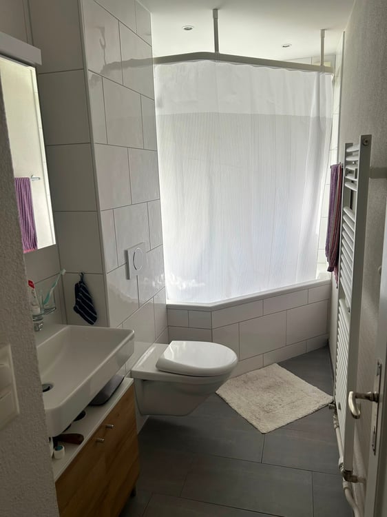 Charmante 2-Zimmer-Altbauwohnung mit Balkon an zentralster Lage in Bern 9