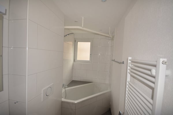 Charmante 2-Zimmer-Altbauwohnung mit Balkon an zentralster Lage in Bern 11