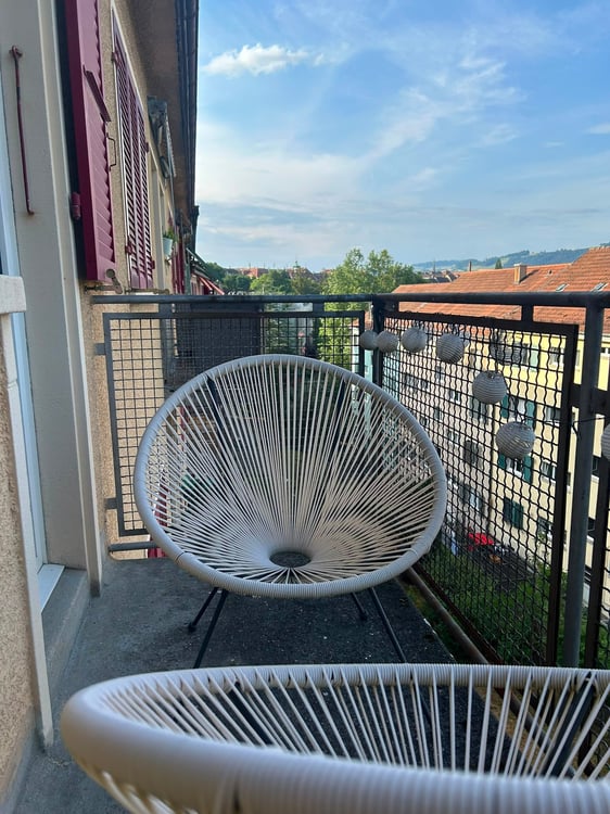 Charmante 2-Zimmer-Altbauwohnung mit Balkon an zentralster Lage in Bern 4