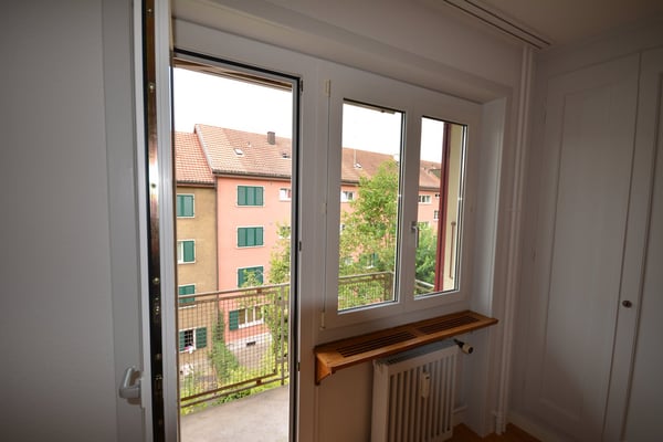 Charmante 2-Zimmer-Altbauwohnung mit Balkon an zentralster Lage in Bern 6